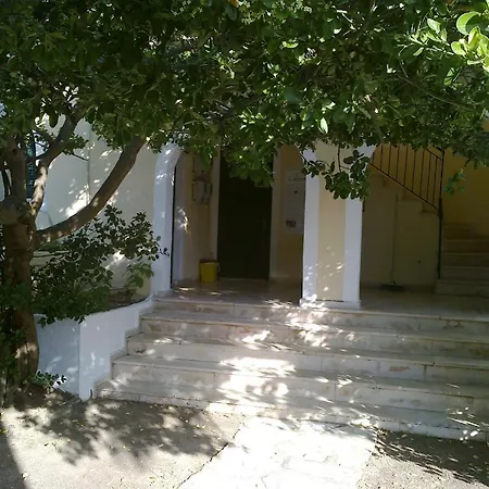 Front Salvanos Aparthotel
