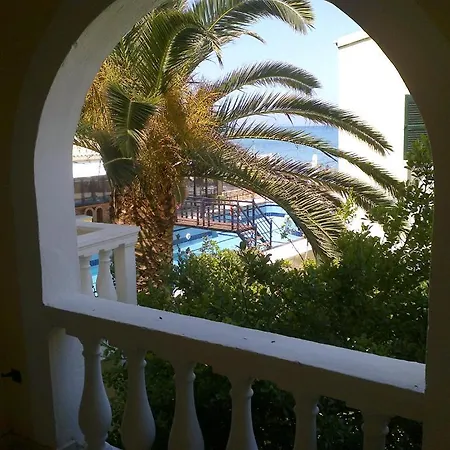 Front Salvanos Lejlighedshotel